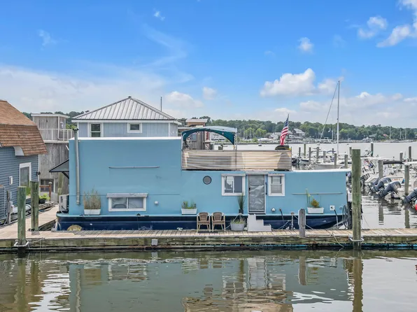 24 Matinecock Ave, Port Washington, NY 11050