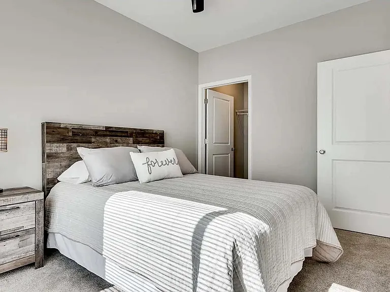 Circle Pines, MN Lexington Lofts | Layna | Bedroom