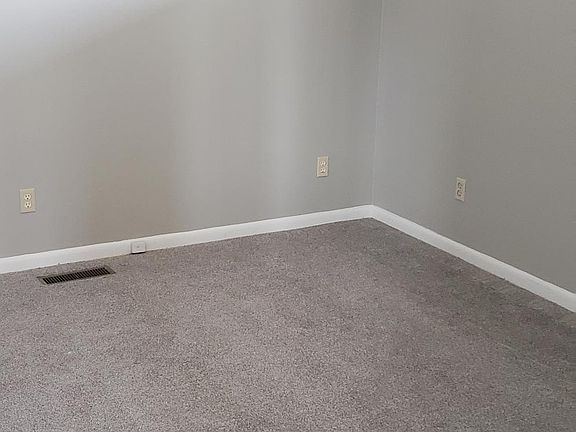 3rd image of 102 Westview Dr