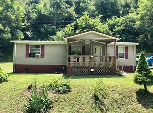 13 Hoboken Dr, Clendenin, WV 25045