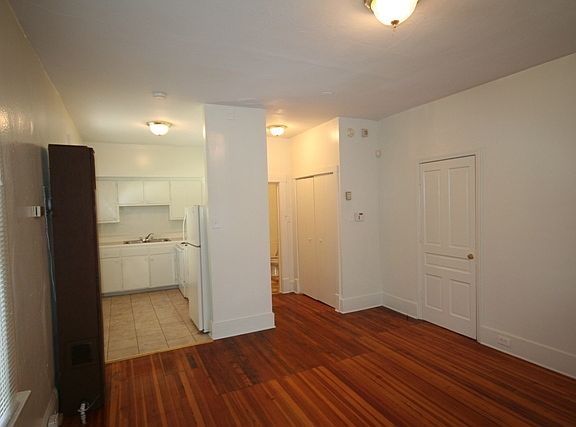 2nd image of 1306 W Chapel Hill St APT A