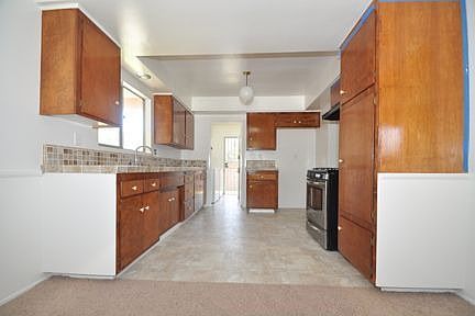 4th image of 1438 Saint Vladimir St