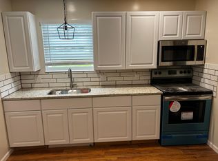 808 NE 68th St, Gladstone, MO 64118
