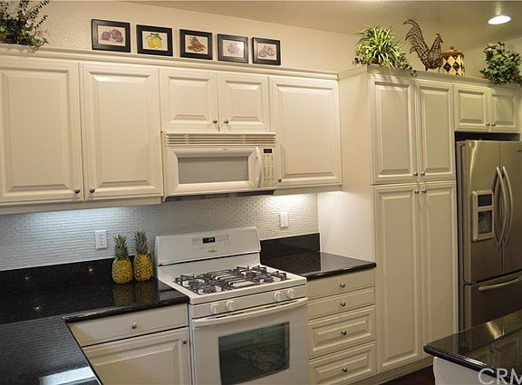 Kitchen with upgraded cabinets, granite counters
