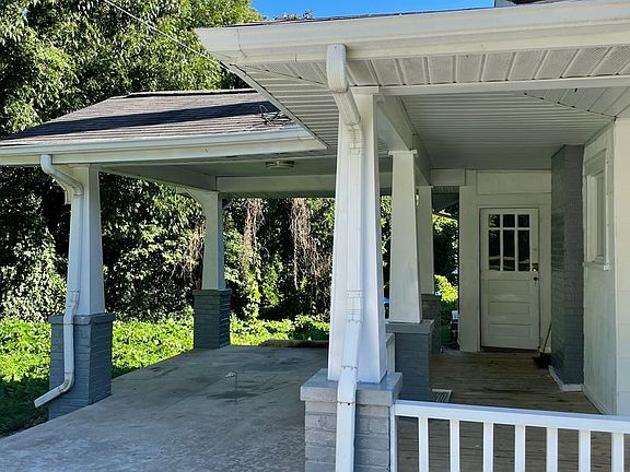 2nd image of 825 Dixon Ave