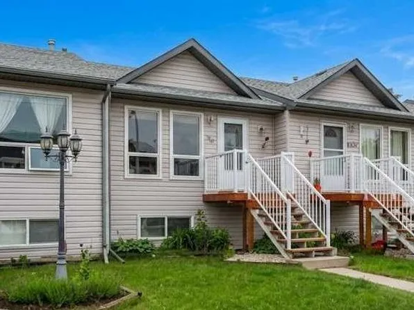 622 E 3rd St, Strathmore, AB T1P 1S3
