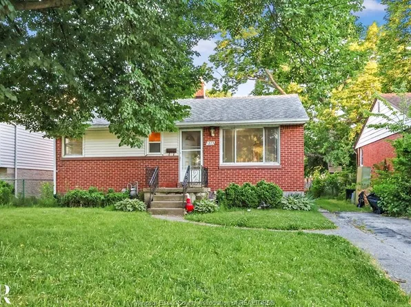 1275 Chappell Ave, Windsor, ON N9C 3C8