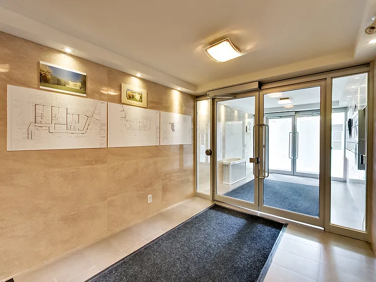 42 Glen Elm Ave #206 — Photo 6