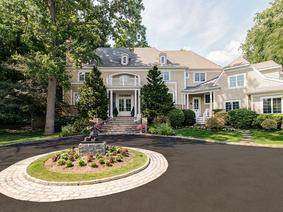 8 Puritan Woods Road