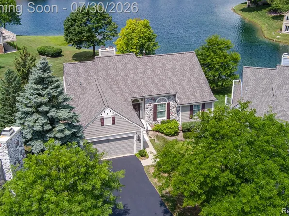 2446 Inglehill Point #300, Bloomfield Hills, MI 48304