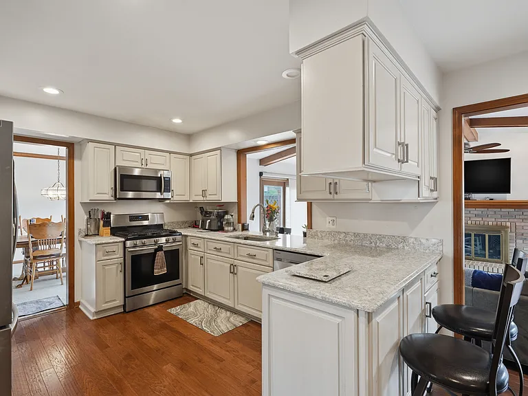 41605 Waterfall Rd — Photo 33