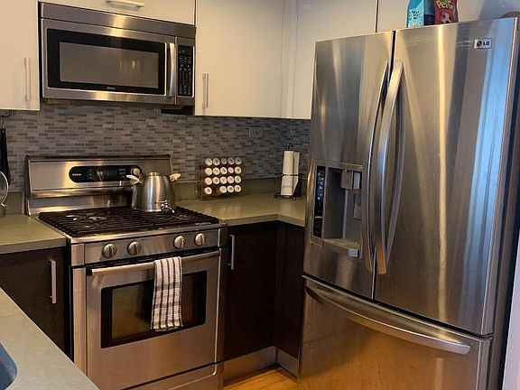 5th image of 1029 N Vista St #3
