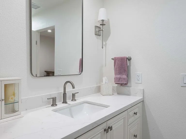 101 Columbia Dr — Photo 17