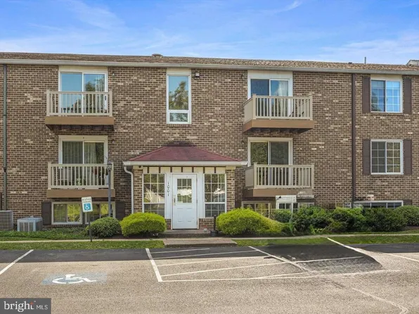1001 Nanroc Dr APT 12, Mechanicsburg, PA 17055