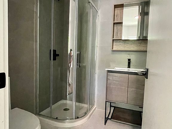 5th image of 694 Park Pl Floor 3