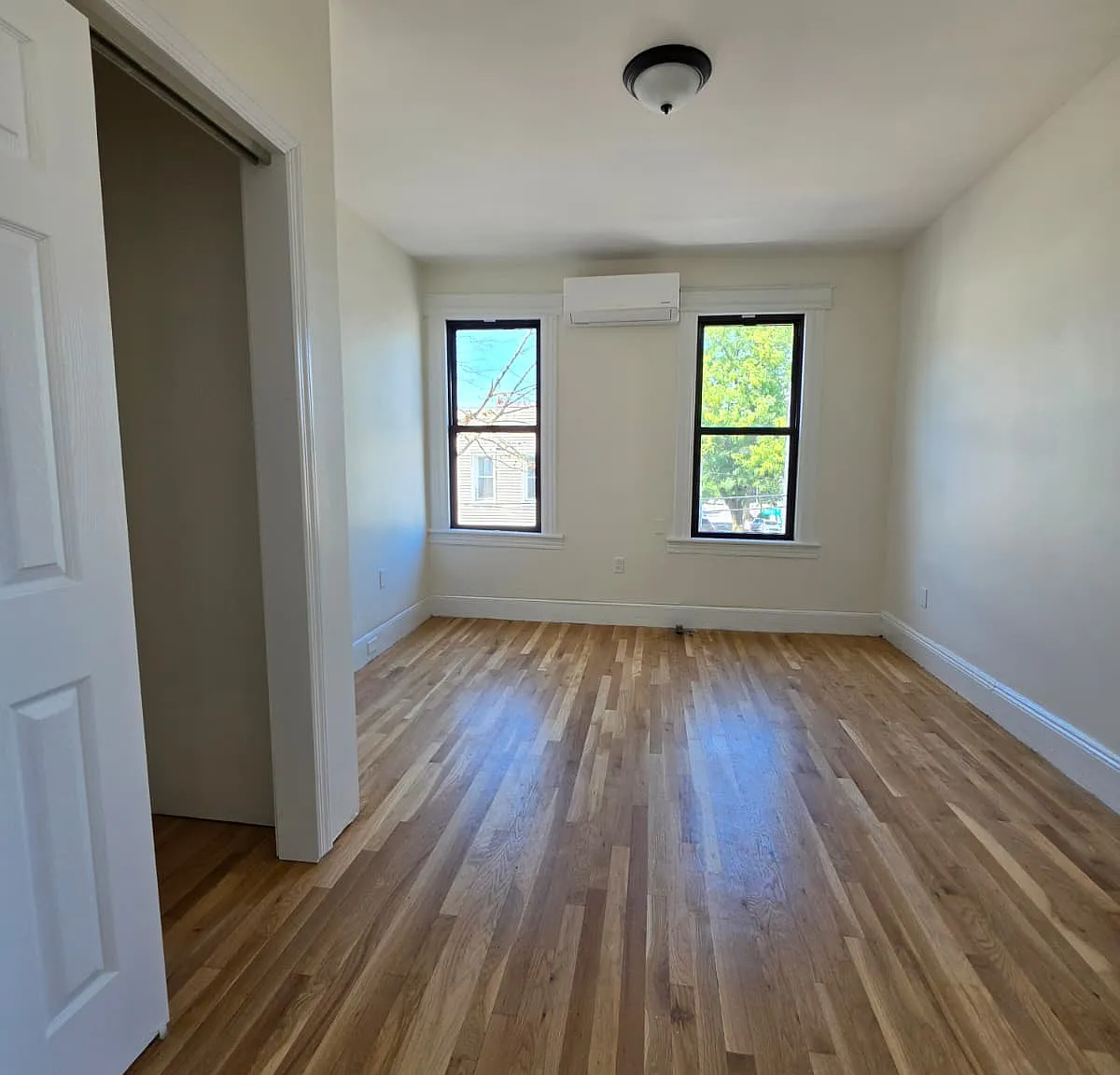 3 bed, 1000 sqft, $3,100 — Photo 3