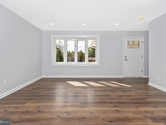 4th image of 3308 Delpha Ct
