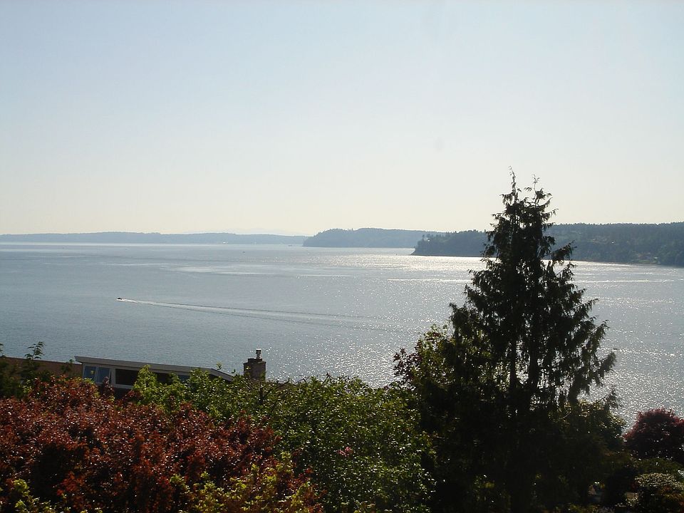1st image of 3156 Soundview Dr W