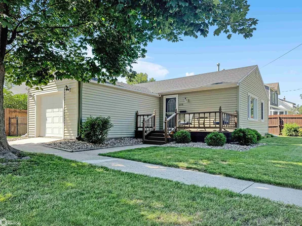 220 5th Ave NE, Hampton, IA 50441