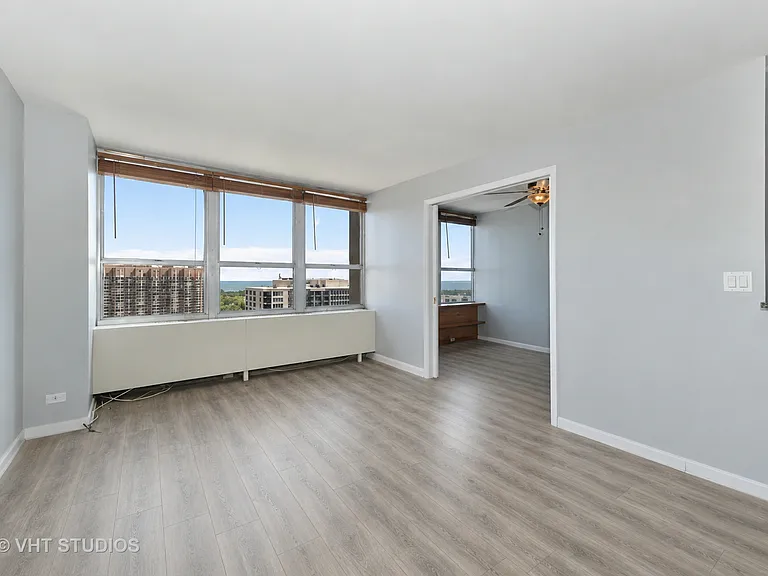 655 W Irving Park Rd #2106 — Photo 4