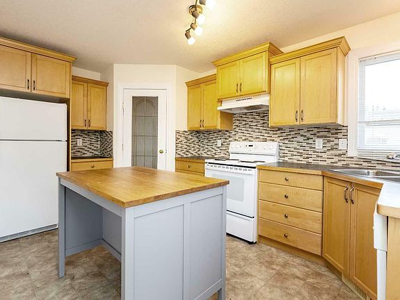 5th image of 53 Pine Cres