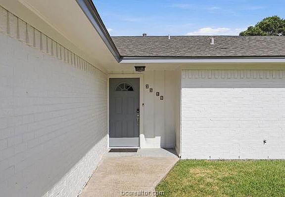 2nd image of 3518 Greenridge Cir