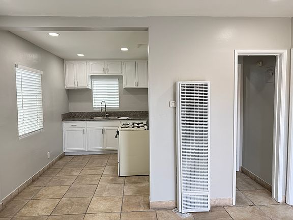 2nd image of 10120 California Ave APT B