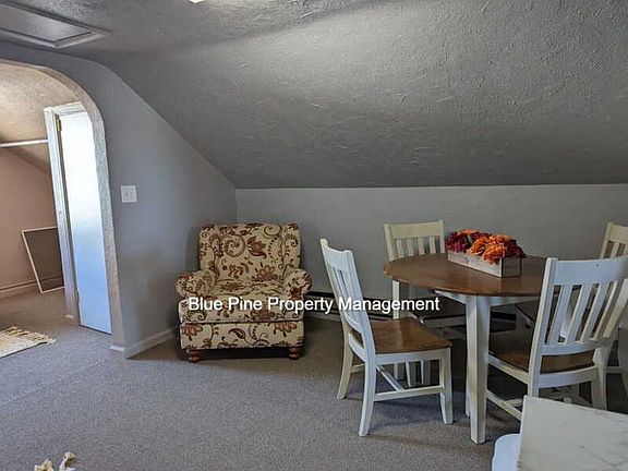 3rd image of 312 Gladstone St #1/2