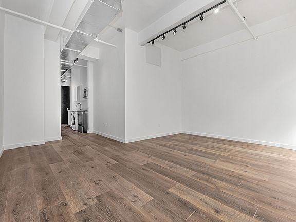 3rd image of 255 W 36th St #1009