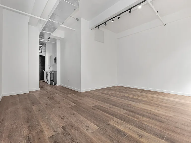 255 W 36th St #1009 — Photo 3