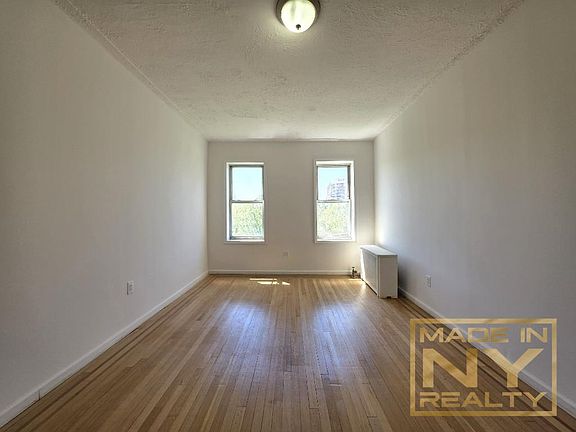 3rd image of 36-20 Parsons Blvd APT 6F