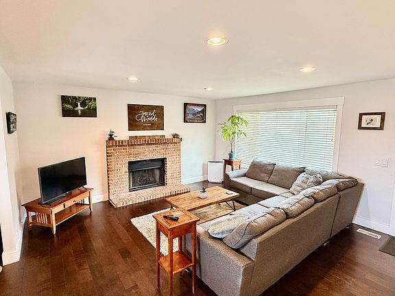 2nd image of 10240 Locksley Rd