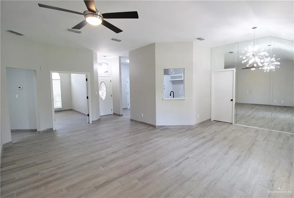 3 bed, 2.0 bath, 1521 sqft, $1,895 — Photo 4