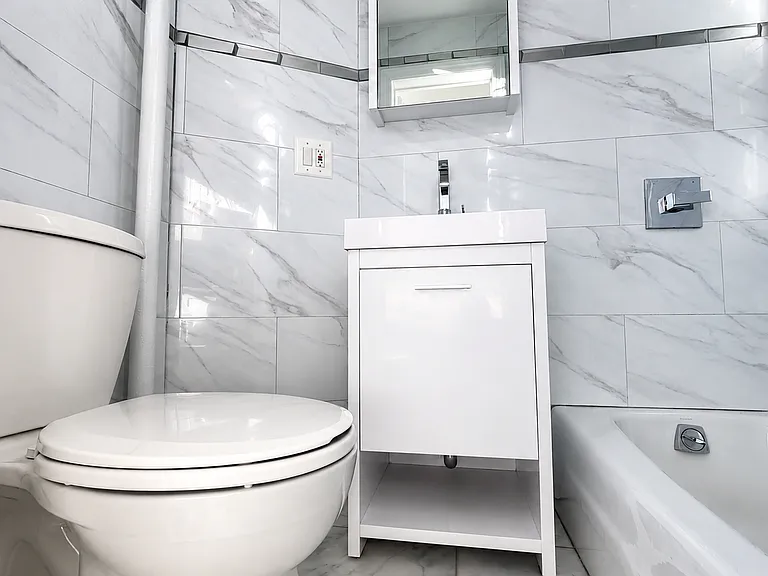 149 Leonard St #6 — Photo 8