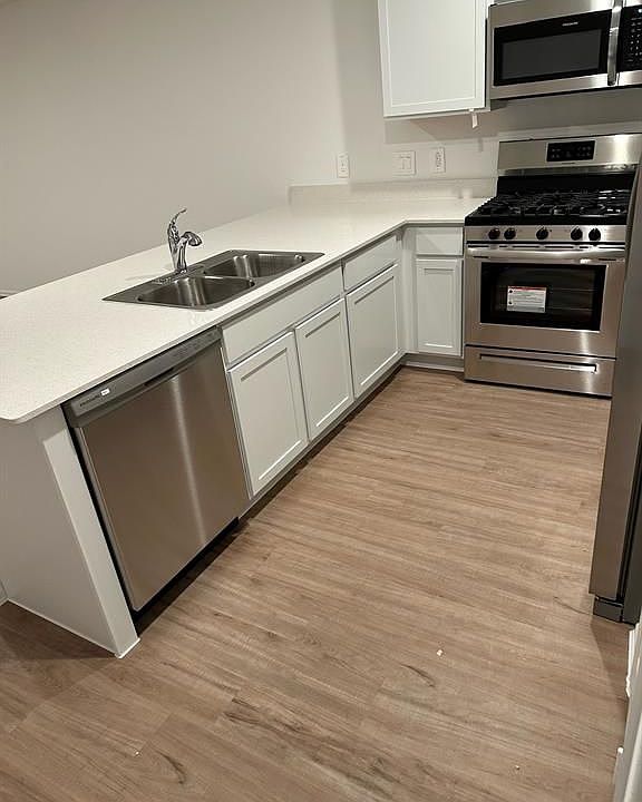 2nd image of 988 Oak Mist Ln