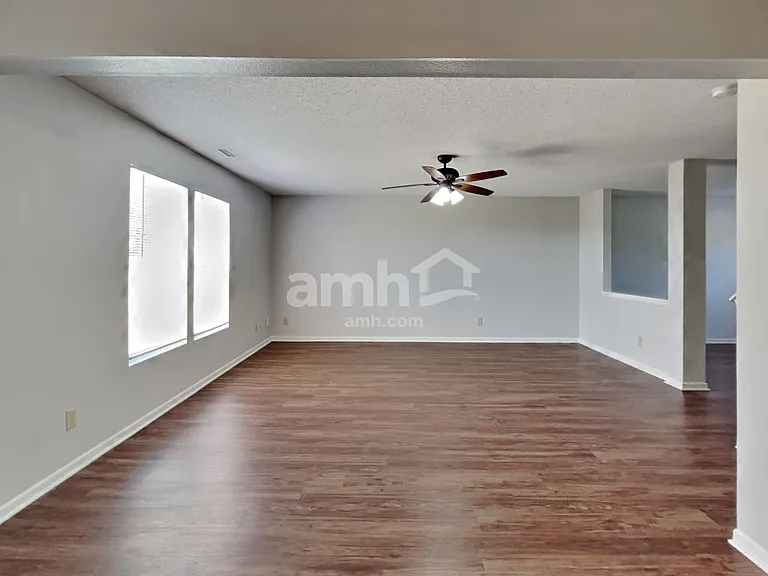 2120 Bridlewood Dr — Photo 5