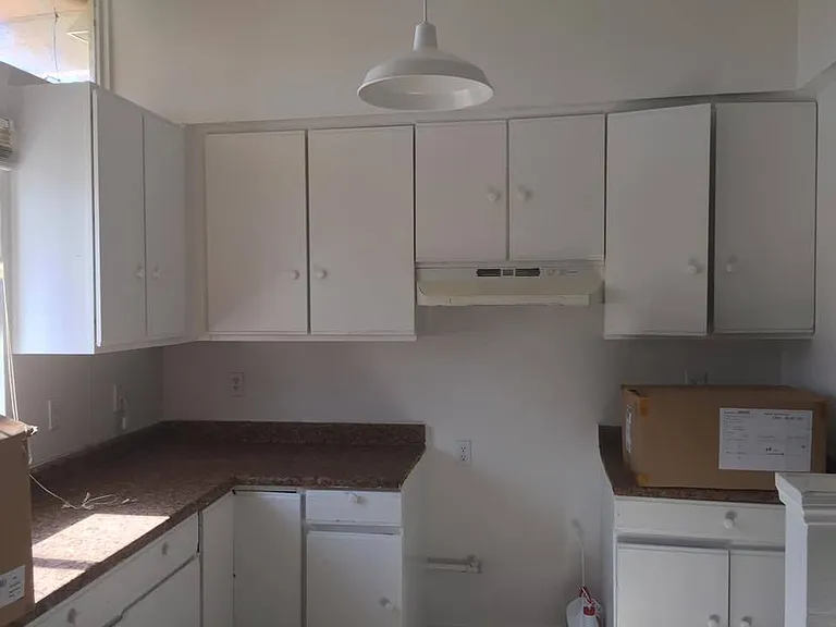 524 E 2nd St — Photo 12
