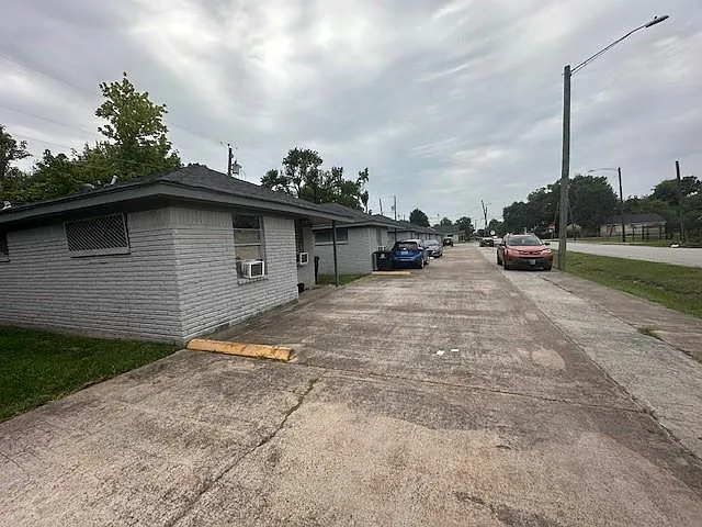 2 bed, 1.0 bath, 737 sqft, $950 — Photo 3