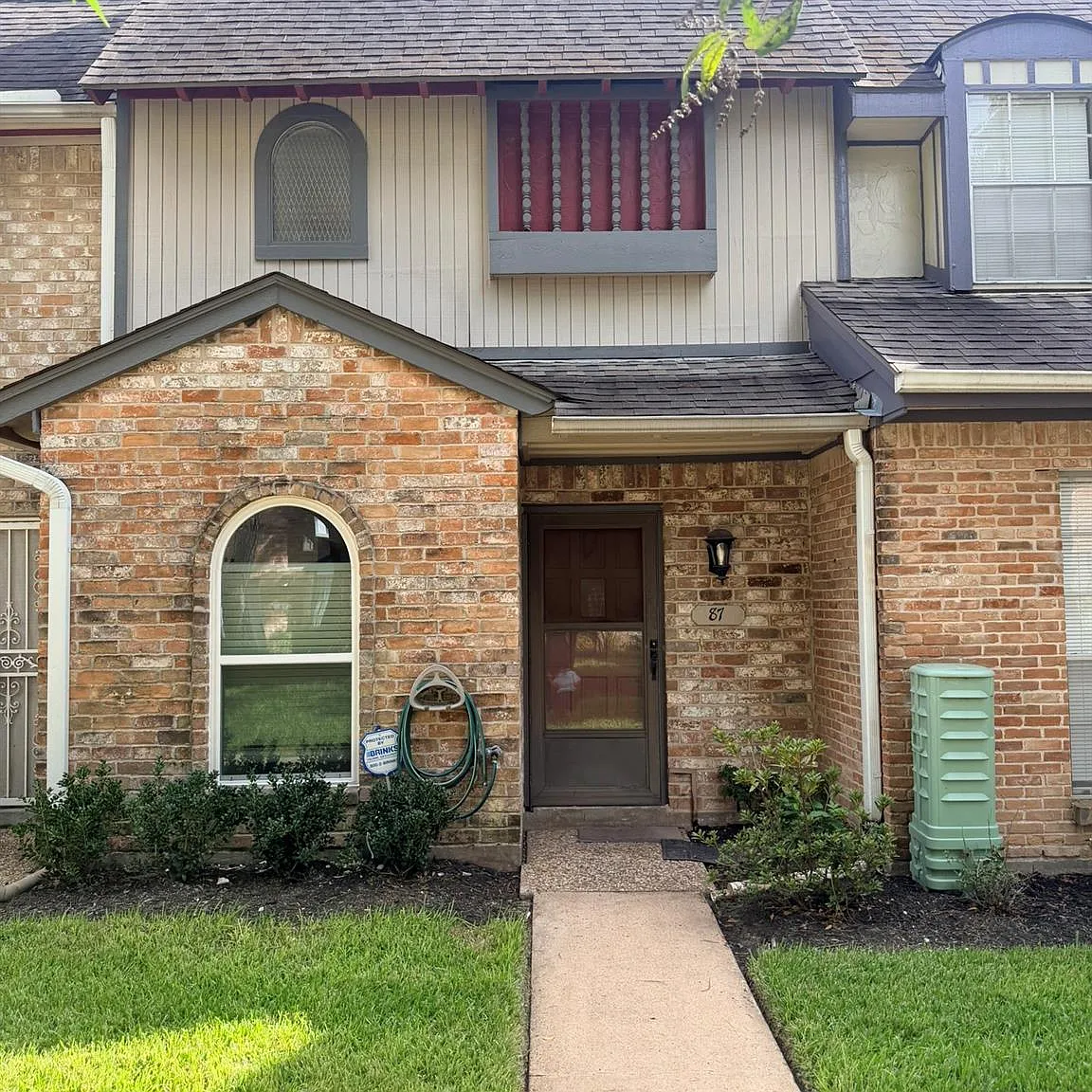 1 bed, 1.5 bath, 978 sqft, $1,350 — Photo 1