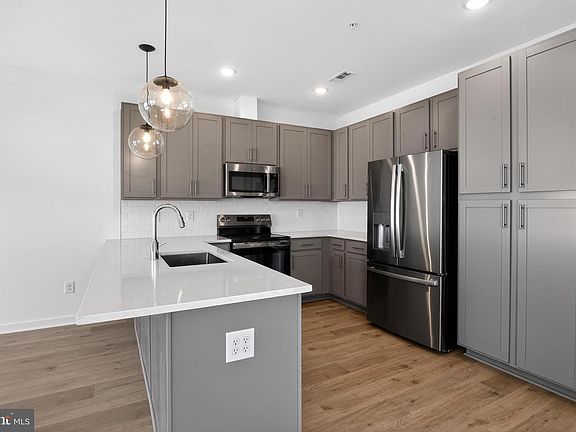 3rd image of 214 Clement Loop
