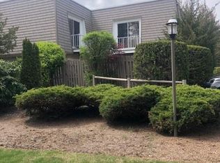 15 Caddy Rock Rd APT C, North Kingstown, RI 02852