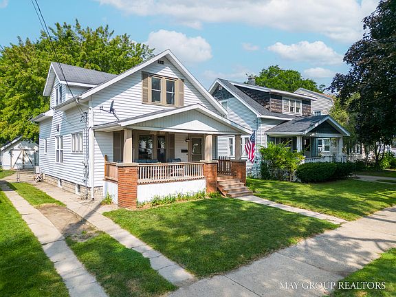 2nd image of 1413 Fremont Ave NW
