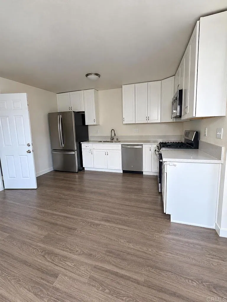 2 bed, 1.0 bath, 740 sqft, $2,895 — Photo 3