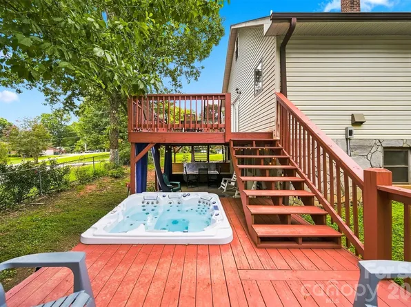 512 Garrou Ave SE, Valdese, NC 28690