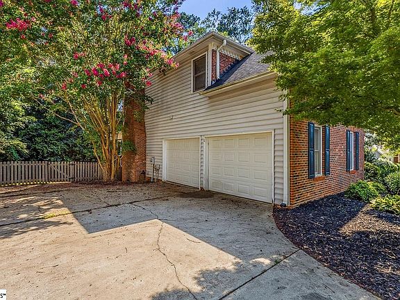 3rd image of 17 Misty Oaks Dr