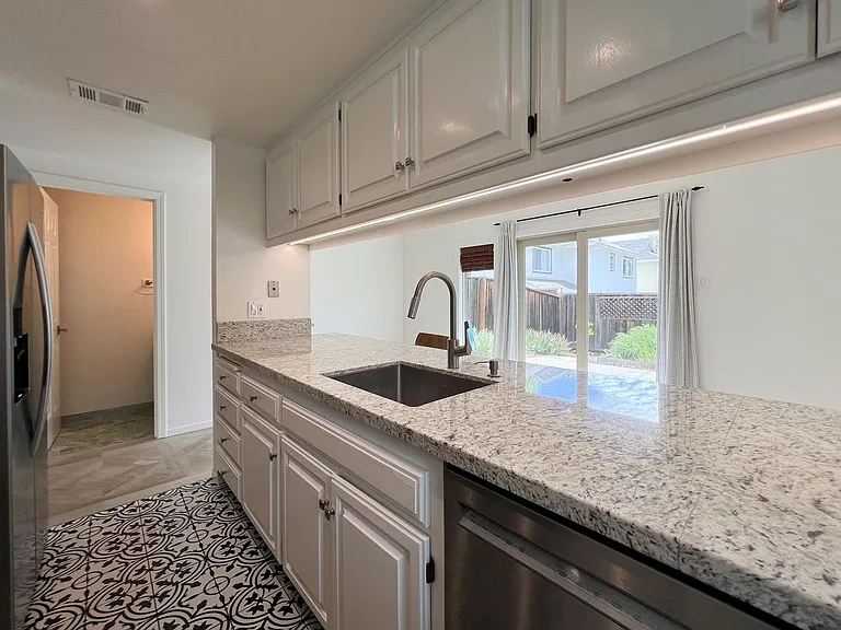 937 Hunt Ave — Photo 11