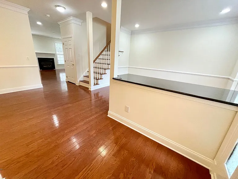 9519 Dellbrook Ct — Photo 4