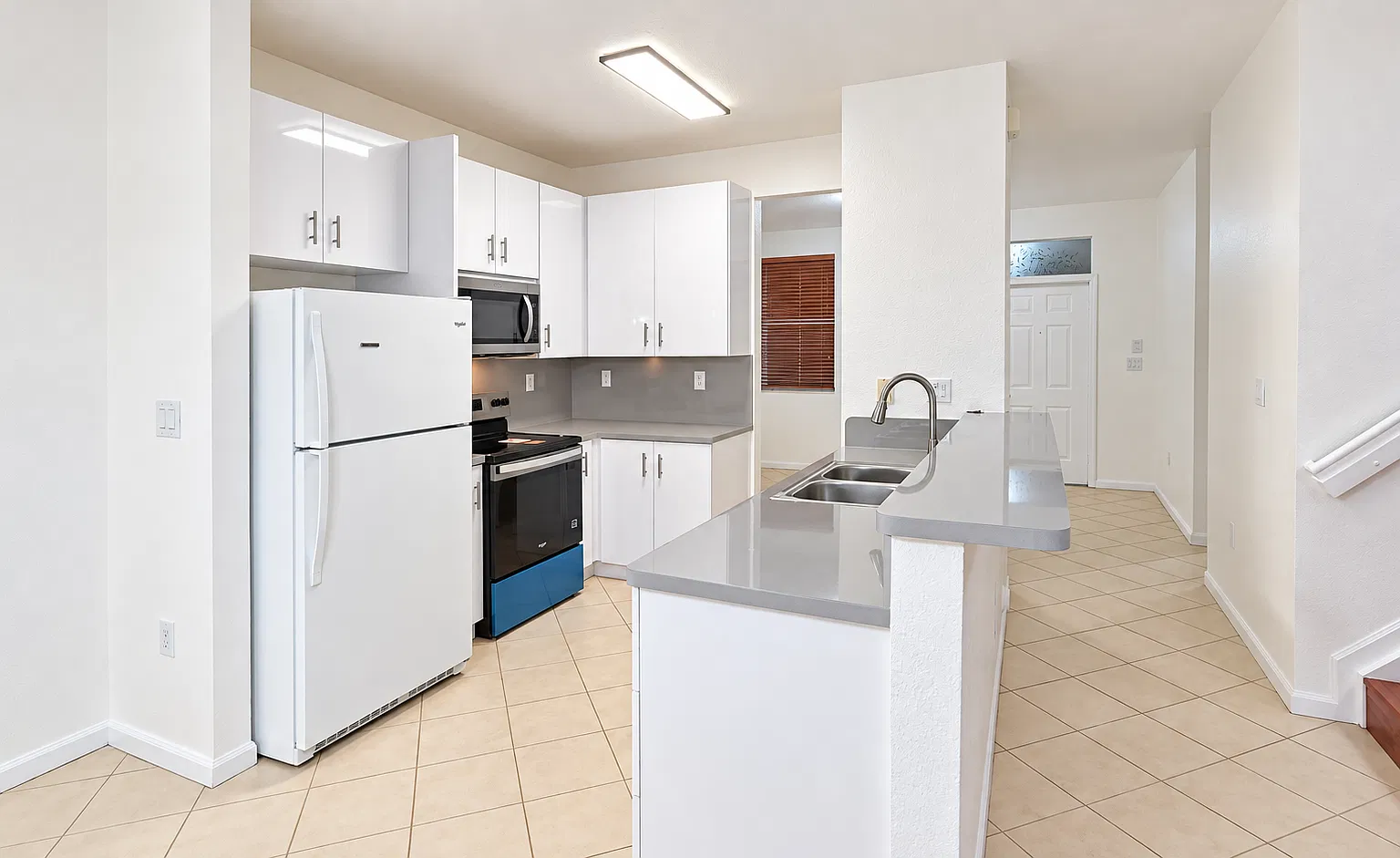 4 bed, 2.5 bath, 1476 sqft, $3,200 — Photo 4