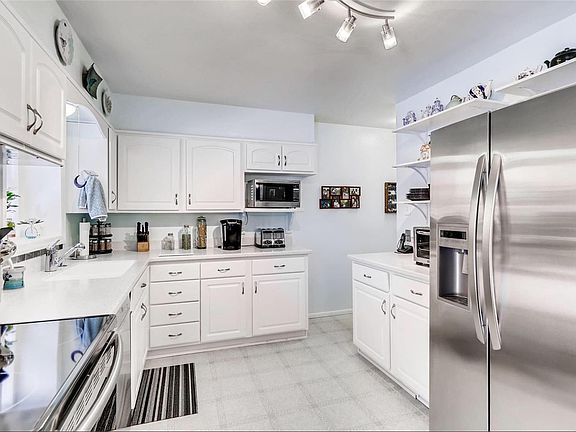 5th image of 3074 S Zurich Ct