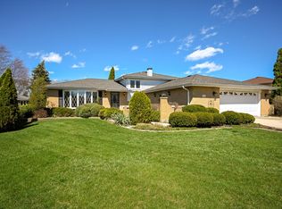 1818 Holly Ave, Darien, IL 60561